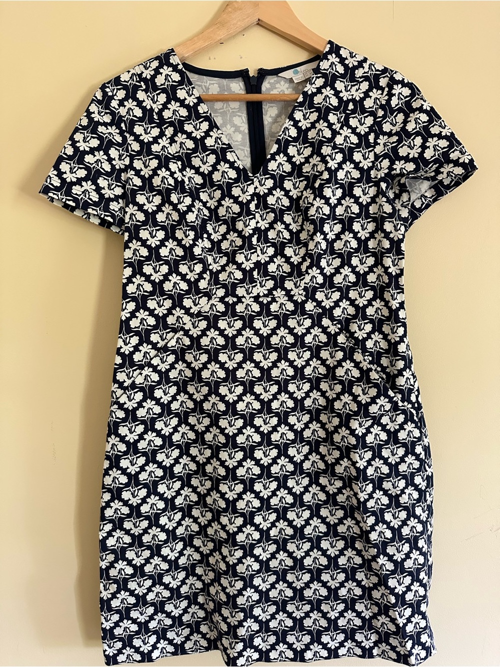 Boden Navy and White Floral V-neck Pocket Dress 8p - Picture 4 of 9